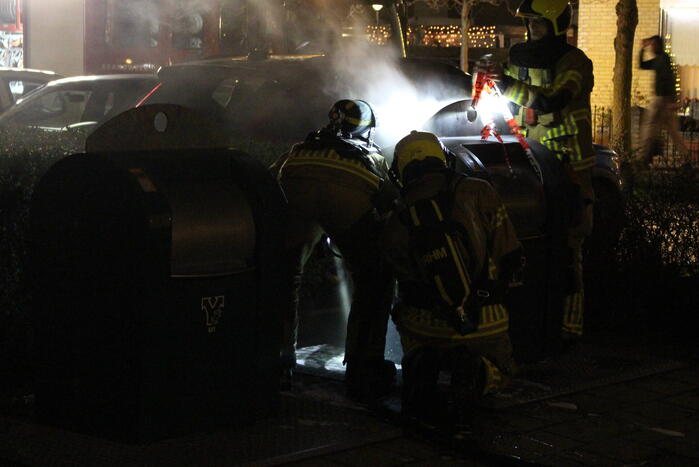 Brand in ondergrondse vuilcontainer