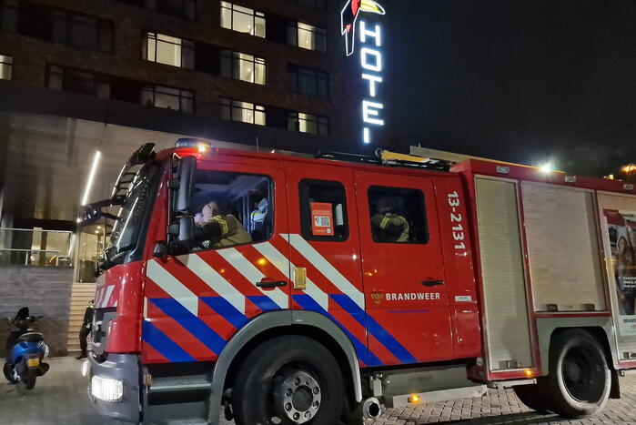 Brandweer controleert sauna van hotel op brand
