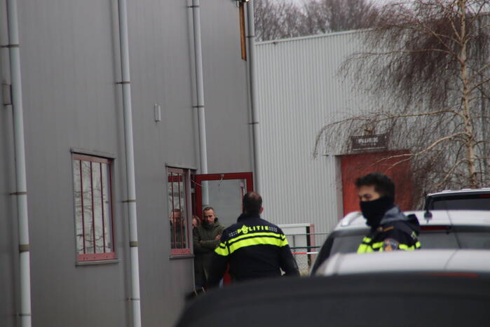 Groot politie onderzoek bij werkadres vermiste man