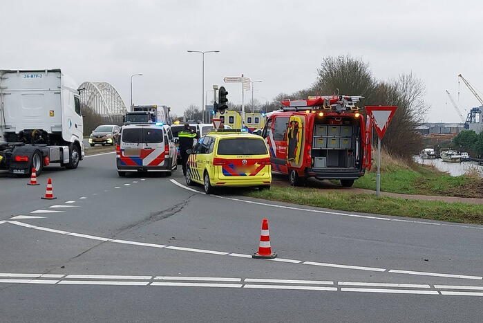 Voertuig te water veel hulpdiensten ingezet