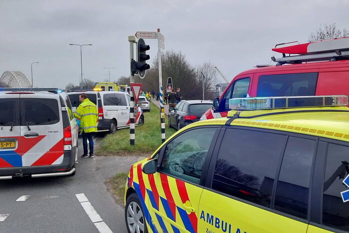 Voertuig te water veel hulpdiensten ingezet