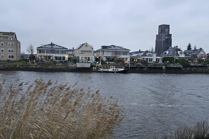 Boot stuurloos geraakt tijdens het varen