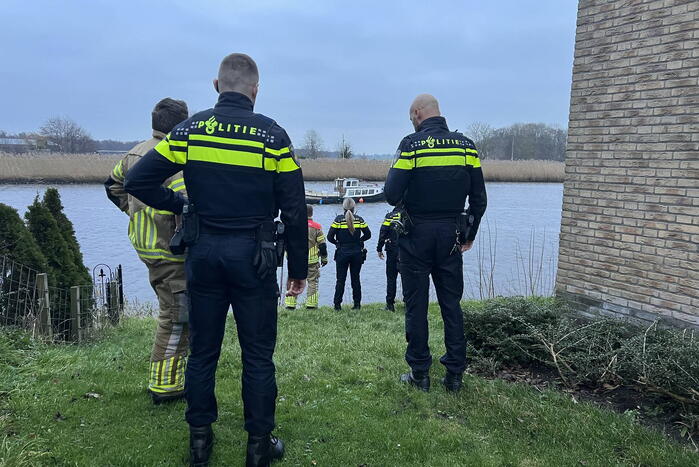 Boot stuurloos geraakt tijdens het varen