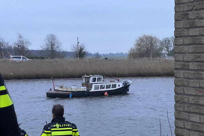 Boot stuurloos geraakt tijdens het varen