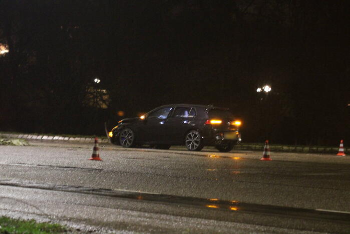 Automobilist en bestuurder van bestelbus in botsing