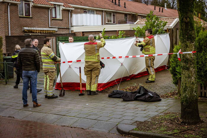 Overleden persoon gevonden in brandgang