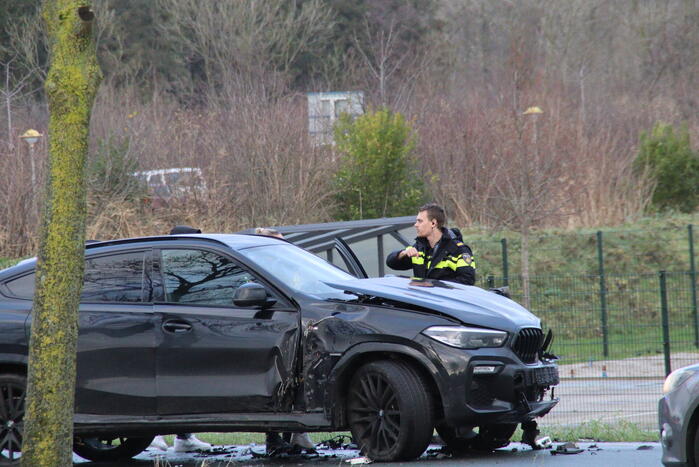 Dure BMW zwaar beschadigd na aanrijding