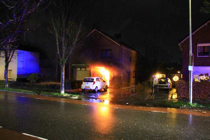 Brandweer ingezet voor uitslaande woningbrand