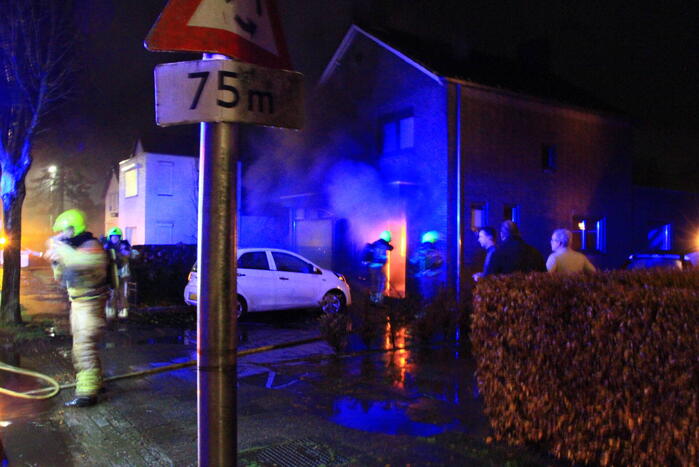 Brandweer ingezet voor uitslaande woningbrand