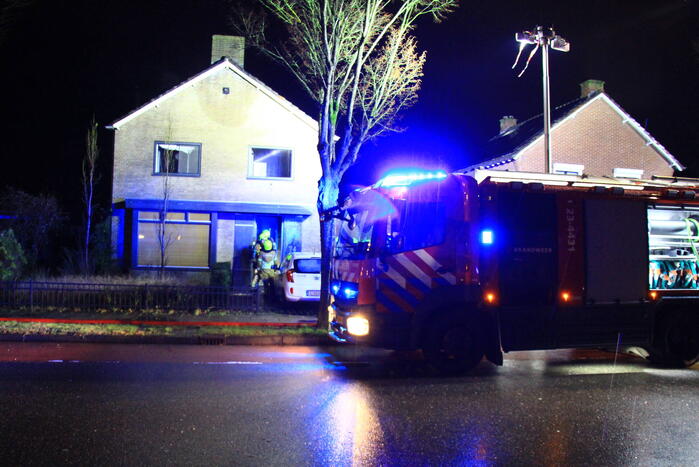 Brandweer ingezet voor uitslaande woningbrand