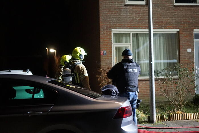 Man zit gewond op dak van schuur na mogelijk steekincident