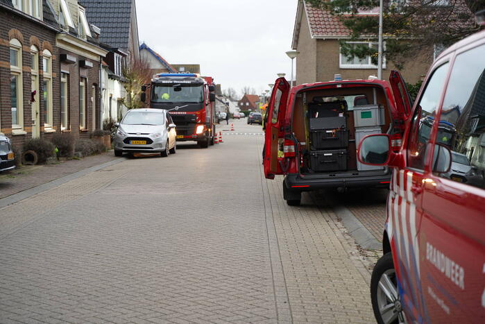 Brandweer doet onderzoek naar benzinelucht in meerdere woningen