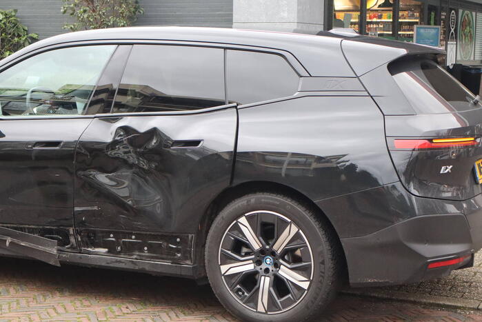 Schade bij ongeval tussen scooterrijder en automobilist