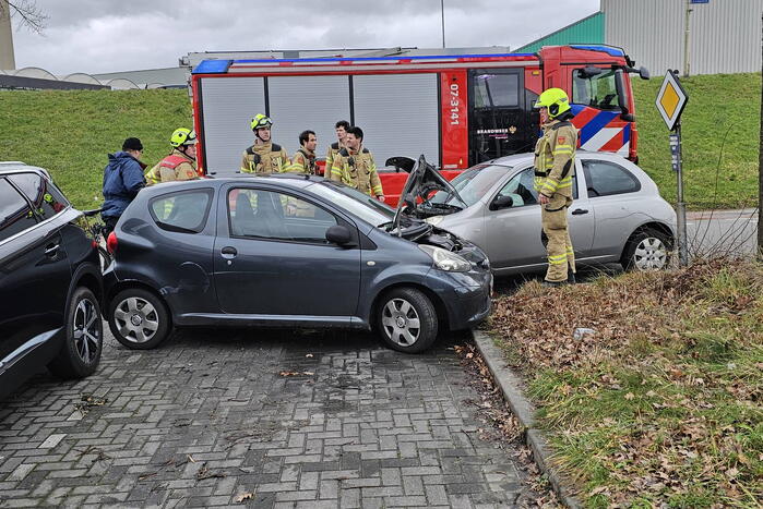 Gewonde bij ongeval tussen twee auto's