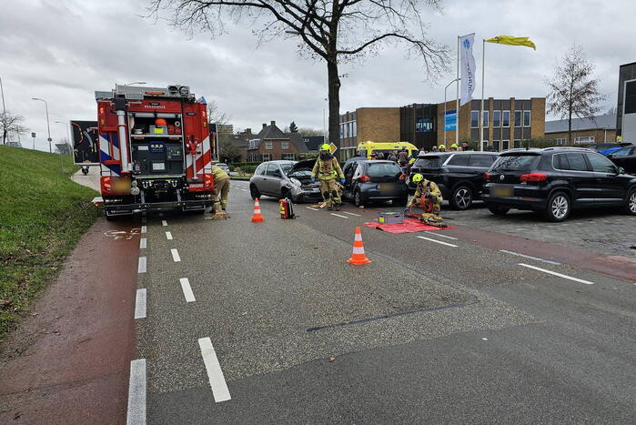 Gewonde bij ongeval tussen twee auto's