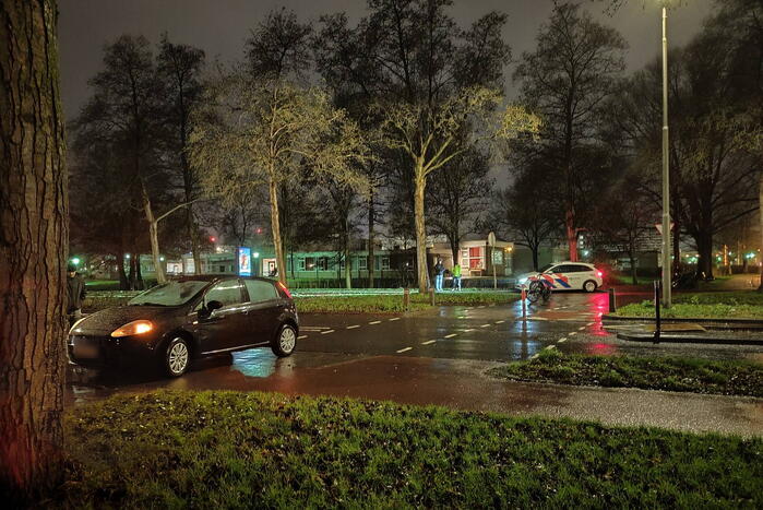 Automobilist rijdt auto kapot op bussluis