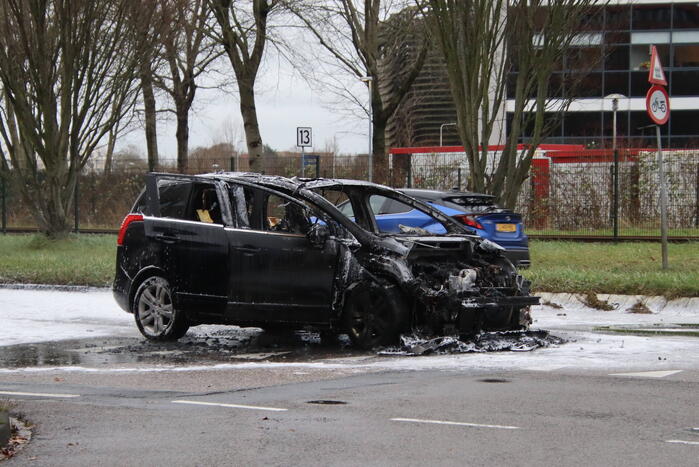 Auto volledig uitgebrand