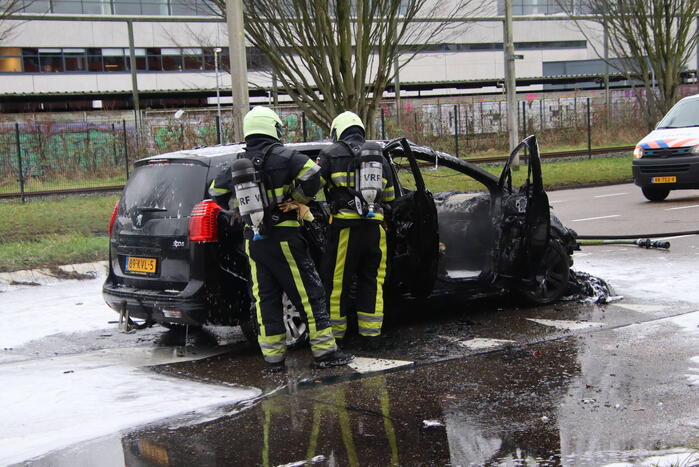 Auto volledig uitgebrand