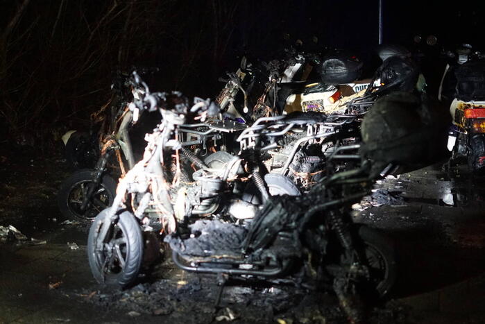 Meerdere deelscooters uitgebrand