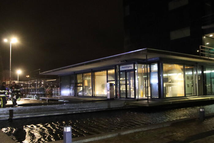 Zoektocht naar vastzittend persoon in bedrijfspand