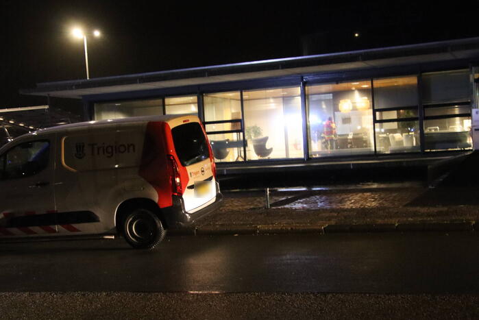 Zoektocht naar vastzittend persoon in bedrijfspand