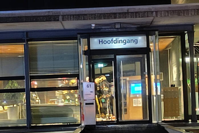 Zoektocht naar vastzittend persoon in bedrijfspand