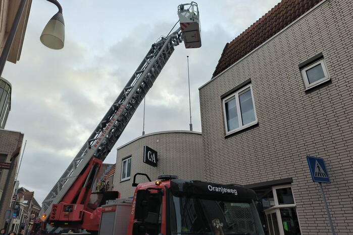 Brandweer onderzoekt brandmelding in pand