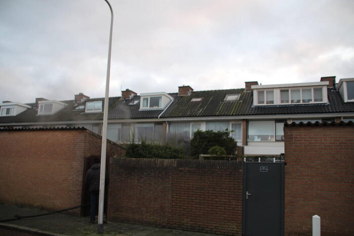 Flinke rookontwikkeling door brand na kortsluiting in koelkast