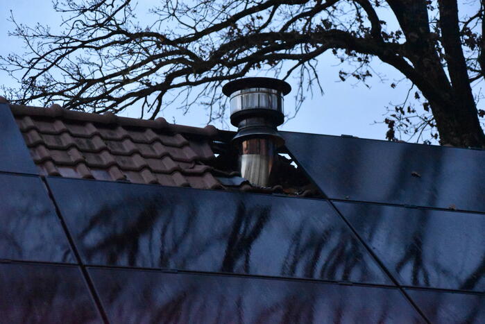 Bewoner haalt optijd oldtimer uit brandende schuur