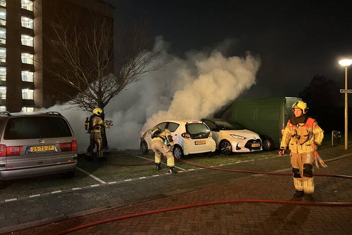 Vlammen en rookontwikkeling bij voertuigbrand