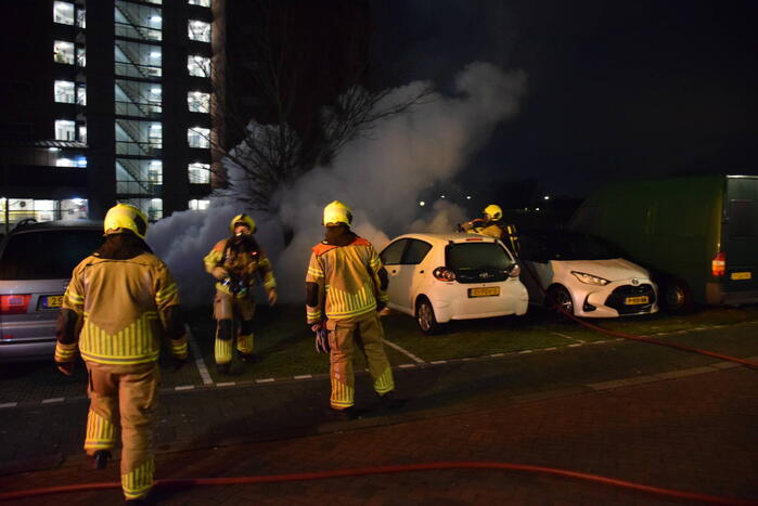 Vlammen en rookontwikkeling bij voertuigbrand