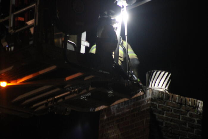 Brand in schoorsteen van vrijstaande woning