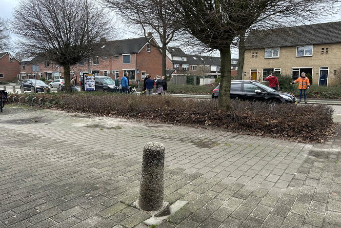 Fietser zwaargewond bij botsing met bestelbus