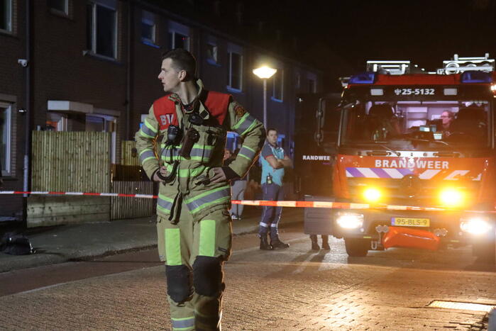 Zwarte rookwolken uit slaapkamer