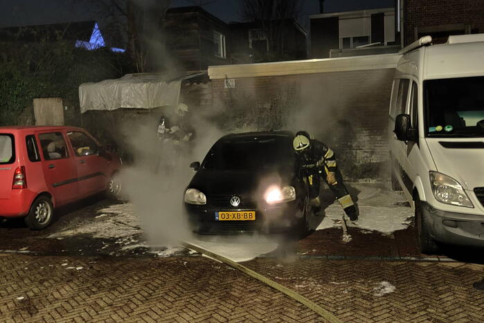 Auto uitgebrand op parkeerplaats