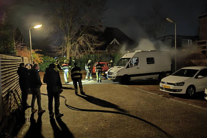 Auto uitgebrand op parkeerplaats