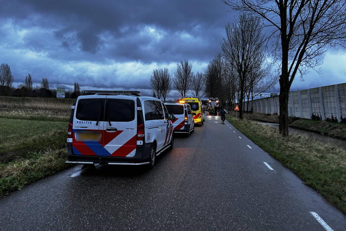 Auto te water inzittenden verlaten plaats ongeval