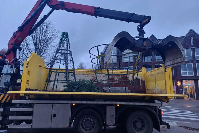 Gemeente haalt kerstboom vroegtijdig weg