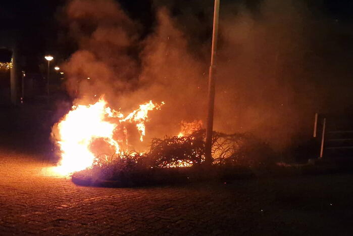 Porsche Cayenne verwoest door brand