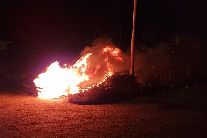 Porsche Cayenne verwoest door brand