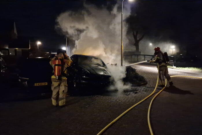 Porsche Cayenne verwoest door brand