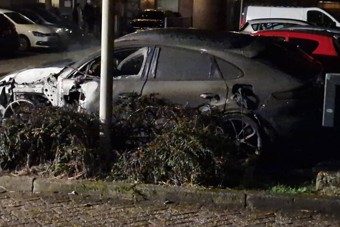 Porsche Cayenne verwoest door brand