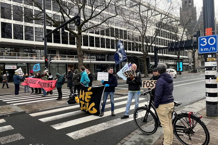 Demonstranten Extinction Rebellion blokkeren Coolsingel