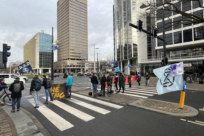 Demonstranten Extinction Rebellion blokkeren Coolsingel