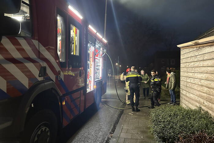 Felle brand in garage, vuurwerk mogelijk oorzaak van de brand