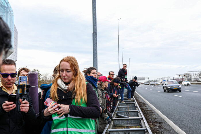 Snelweg urenlang geblokkeerd door demonstranten