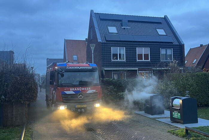 Ondergrondse container in brand