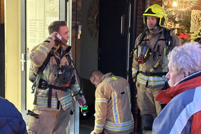 Brandweer doet onderzoek naar gaslucht in woning