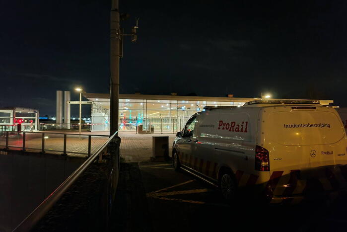 Aanrijding passagierstrein zorgt voor stremming op station