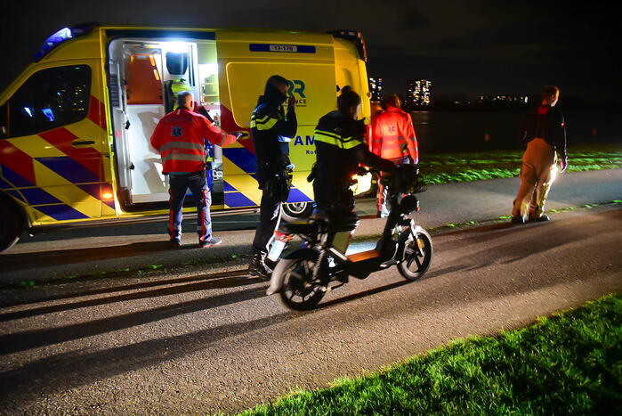 Vrouw gewond aangetroffen op fietspad